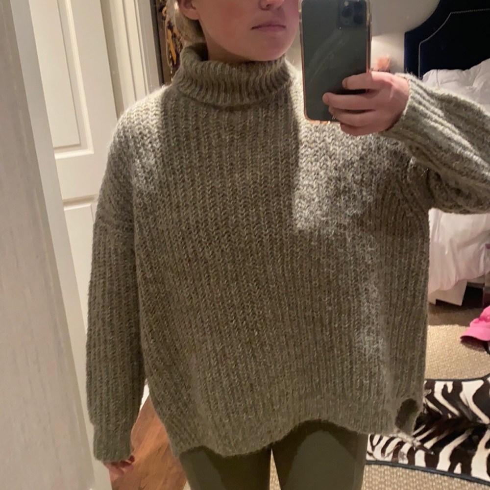 Zara Turtleneck Sweater M